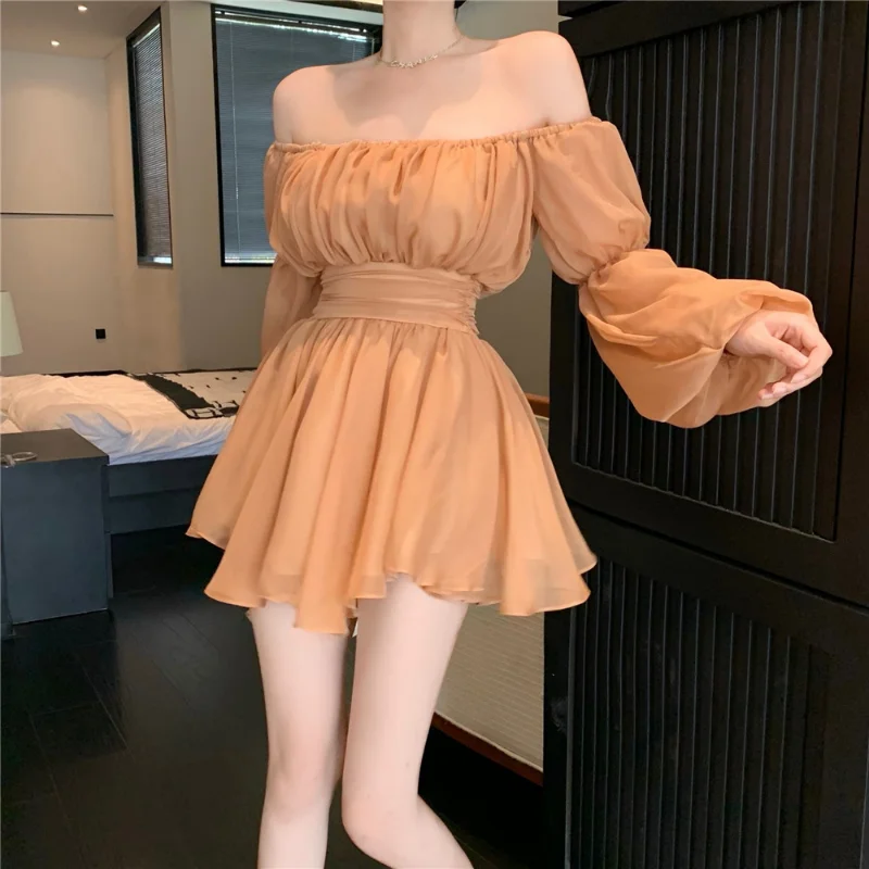 Kapalı Omuz Parti Elbise Kızlar 2023 Yaz Yeni Seksi Kemer İnce Baharatlı Uzun Kollu Kabarık Elbise Ünlü Kısa Mini Elbise